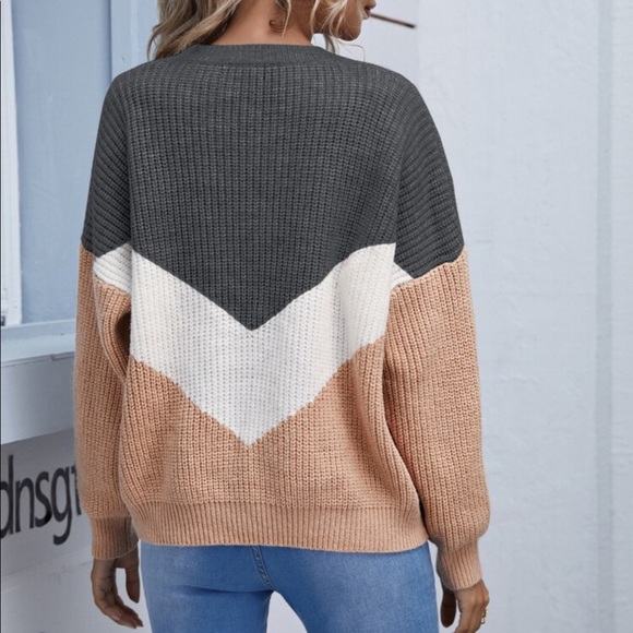 🆕 Chevron Print Color Block Sweater Charcoal - Picture 4 of 10